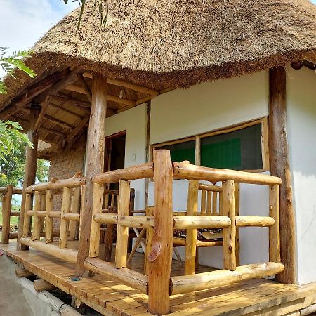 Songbird Safari Lodge & Campsite Katunguru Eksteriør billede