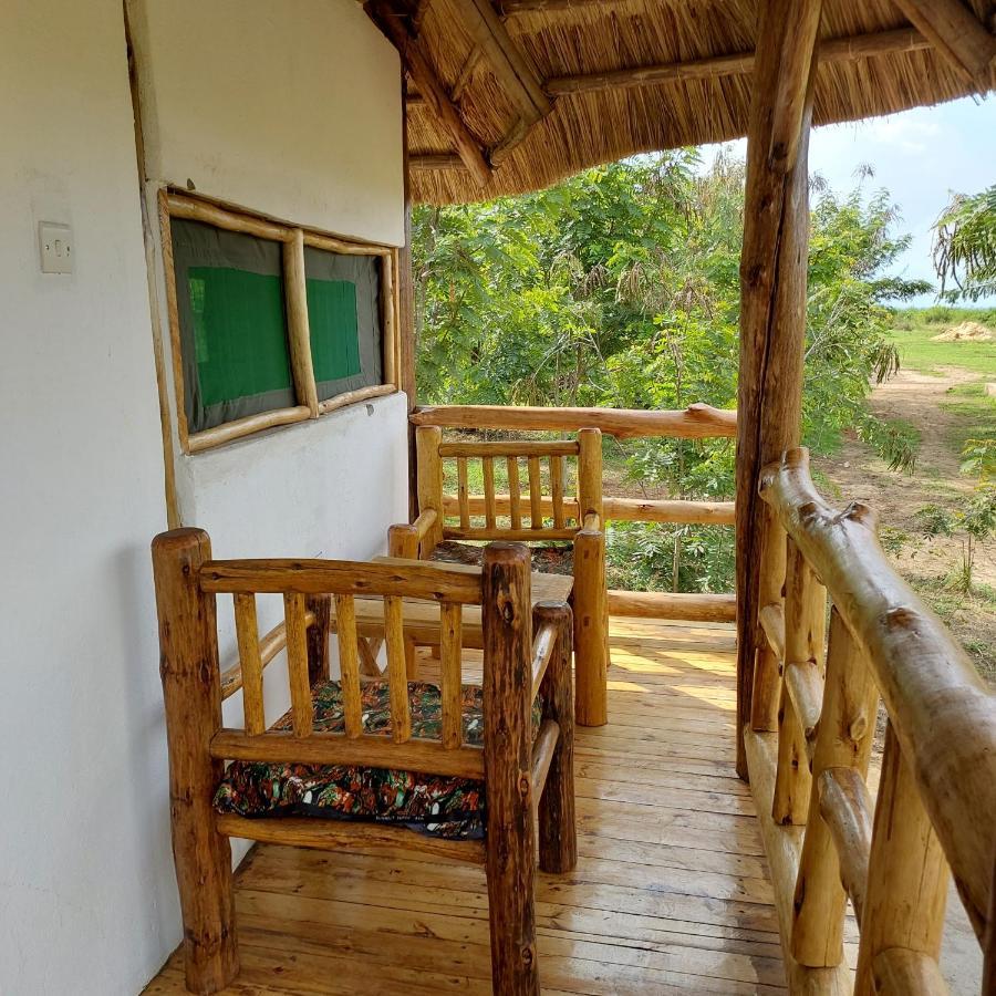 Songbird Safari Lodge & Campsite Katunguru Eksteriør billede