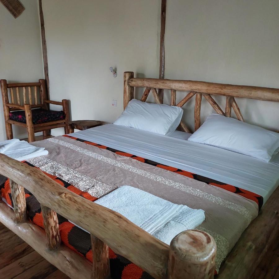 Songbird Safari Lodge & Campsite Katunguru Eksteriør billede