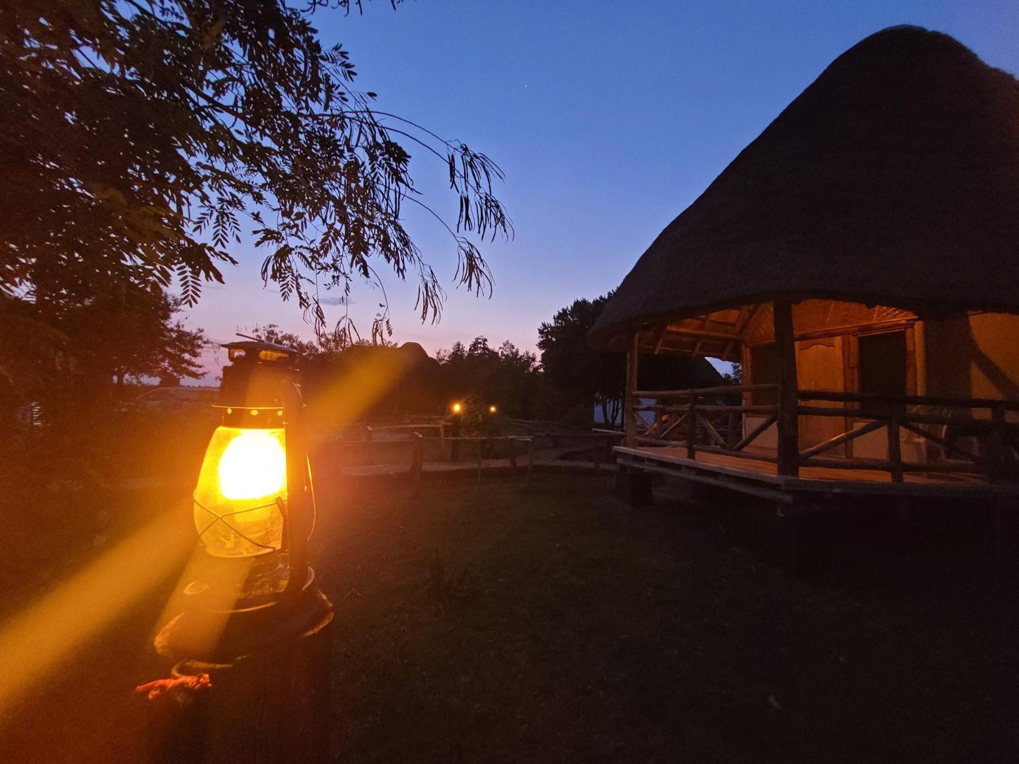 Songbird Safari Lodge & Campsite Katunguru Eksteriør billede