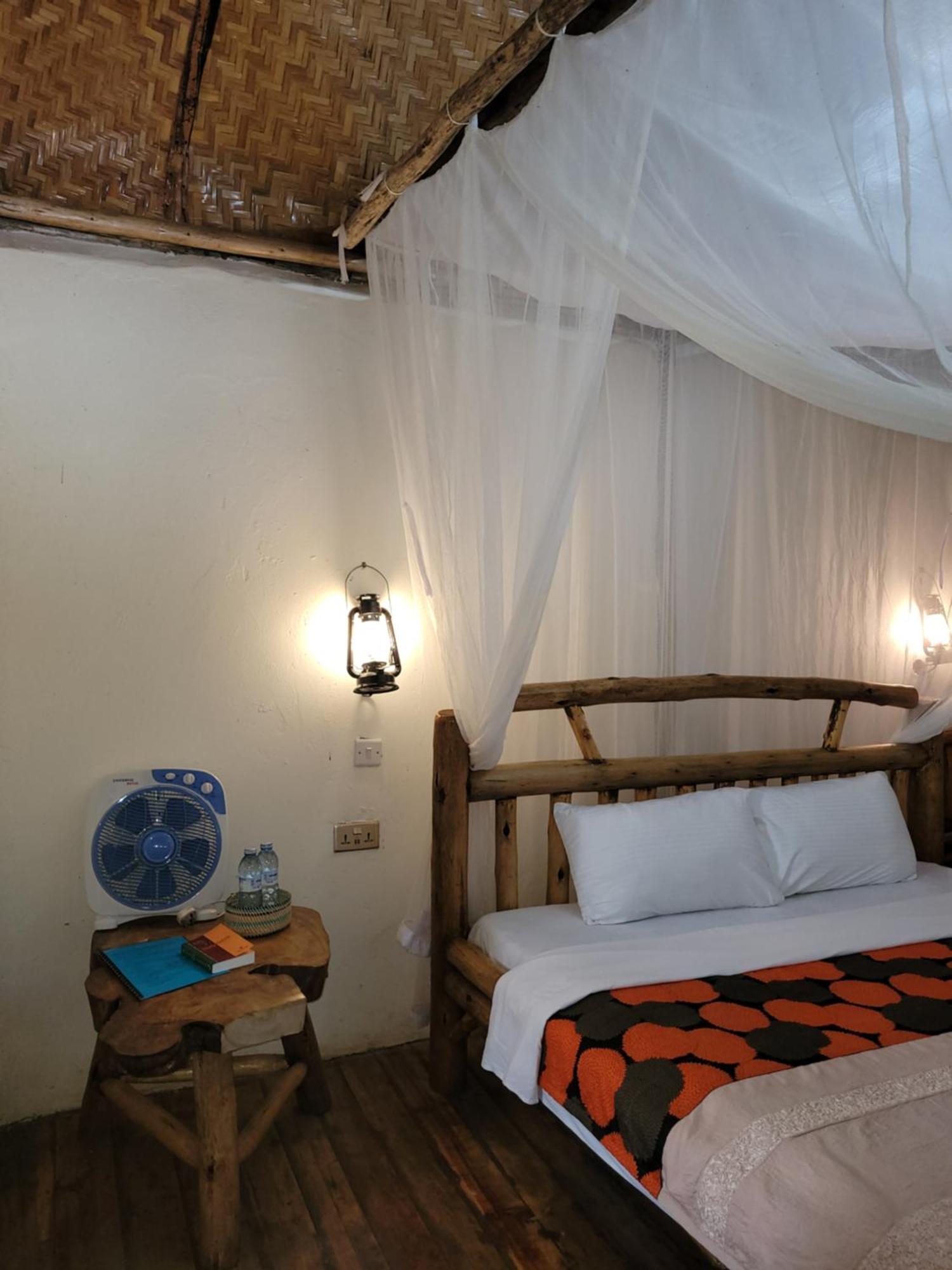 Songbird Safari Lodge & Campsite Katunguru Eksteriør billede