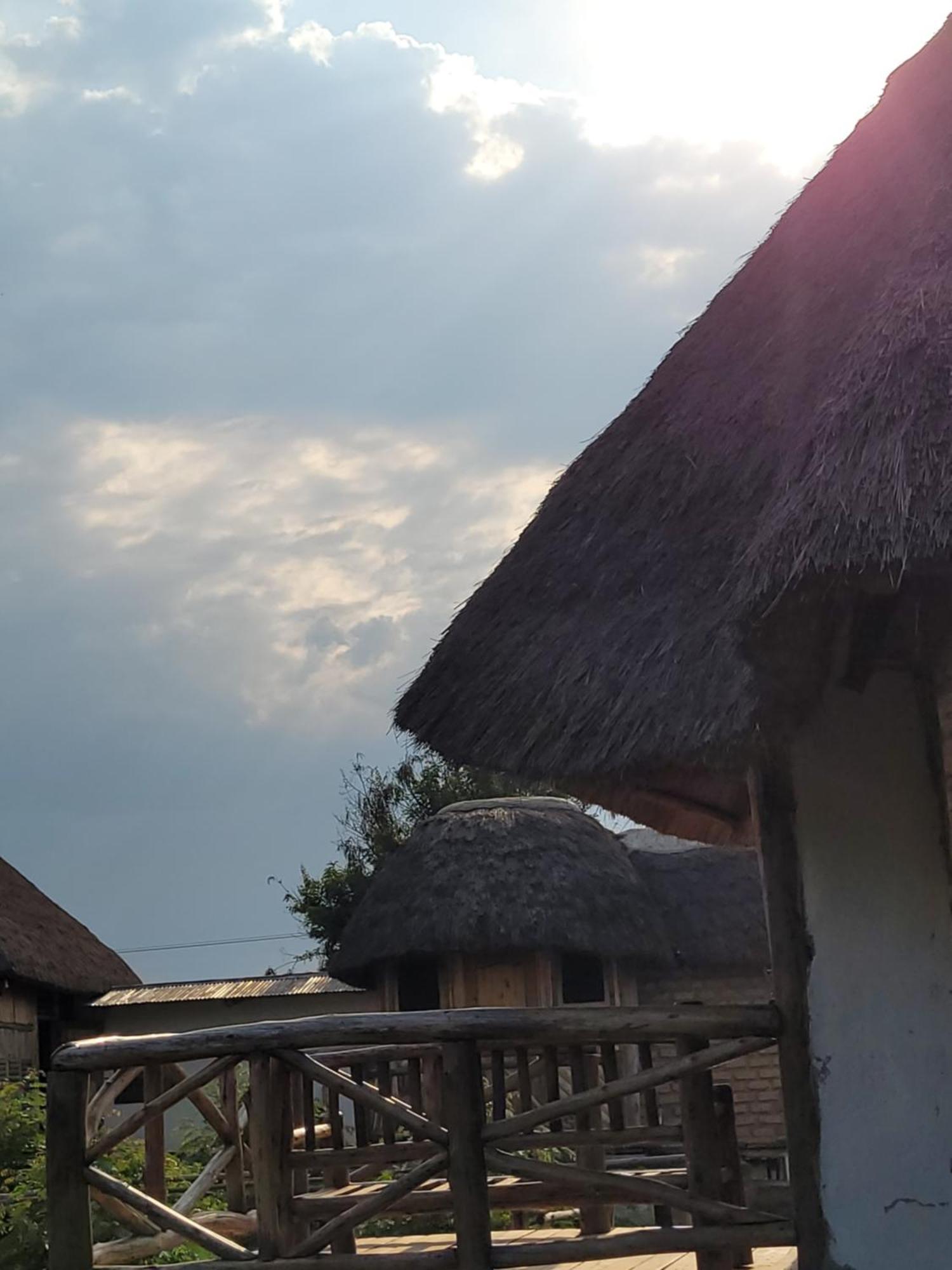 Songbird Safari Lodge & Campsite Katunguru Eksteriør billede