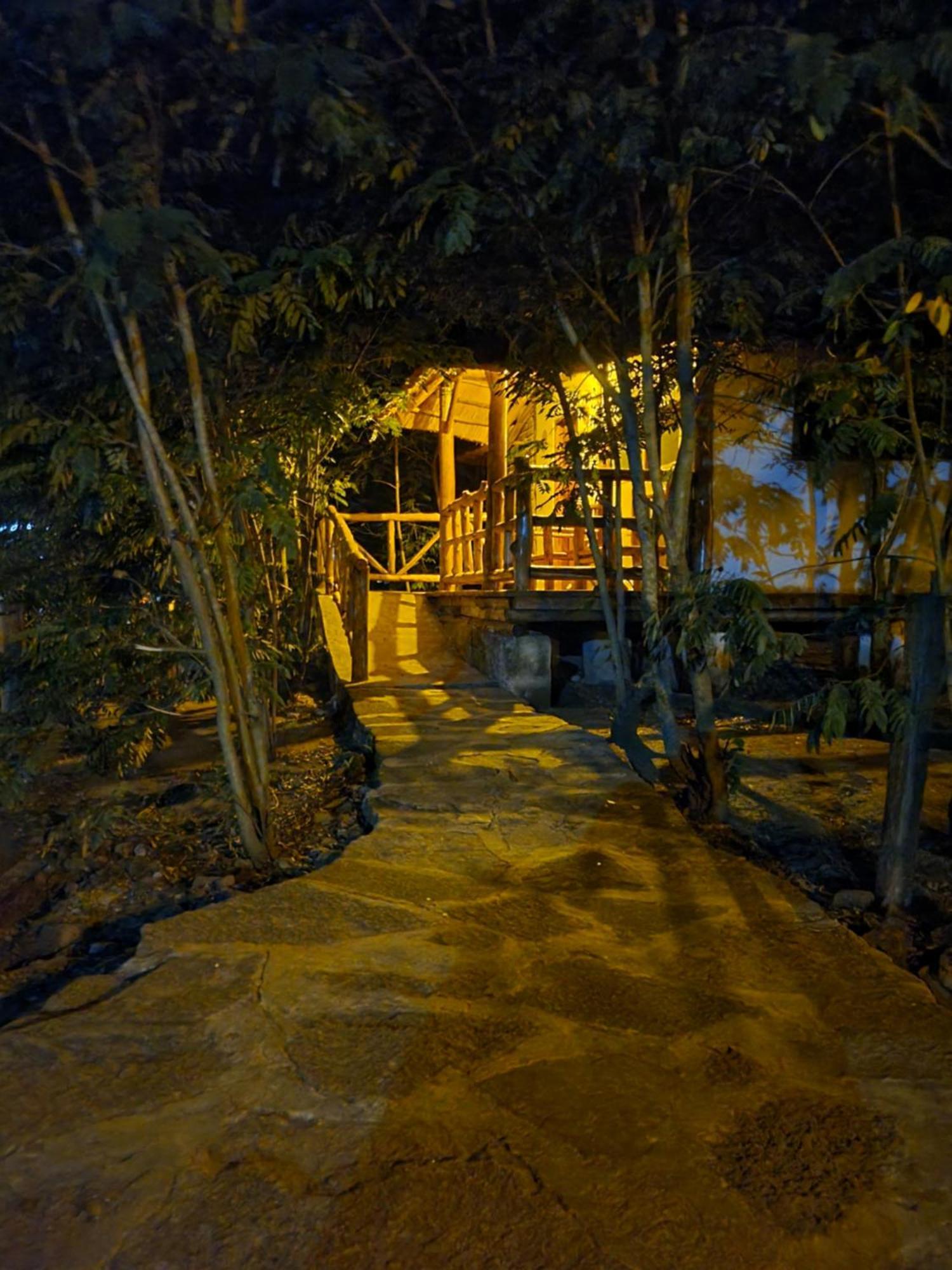 Songbird Safari Lodge & Campsite Katunguru Eksteriør billede